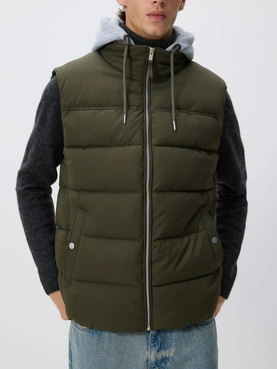 Prošívaná vesta s kapucí