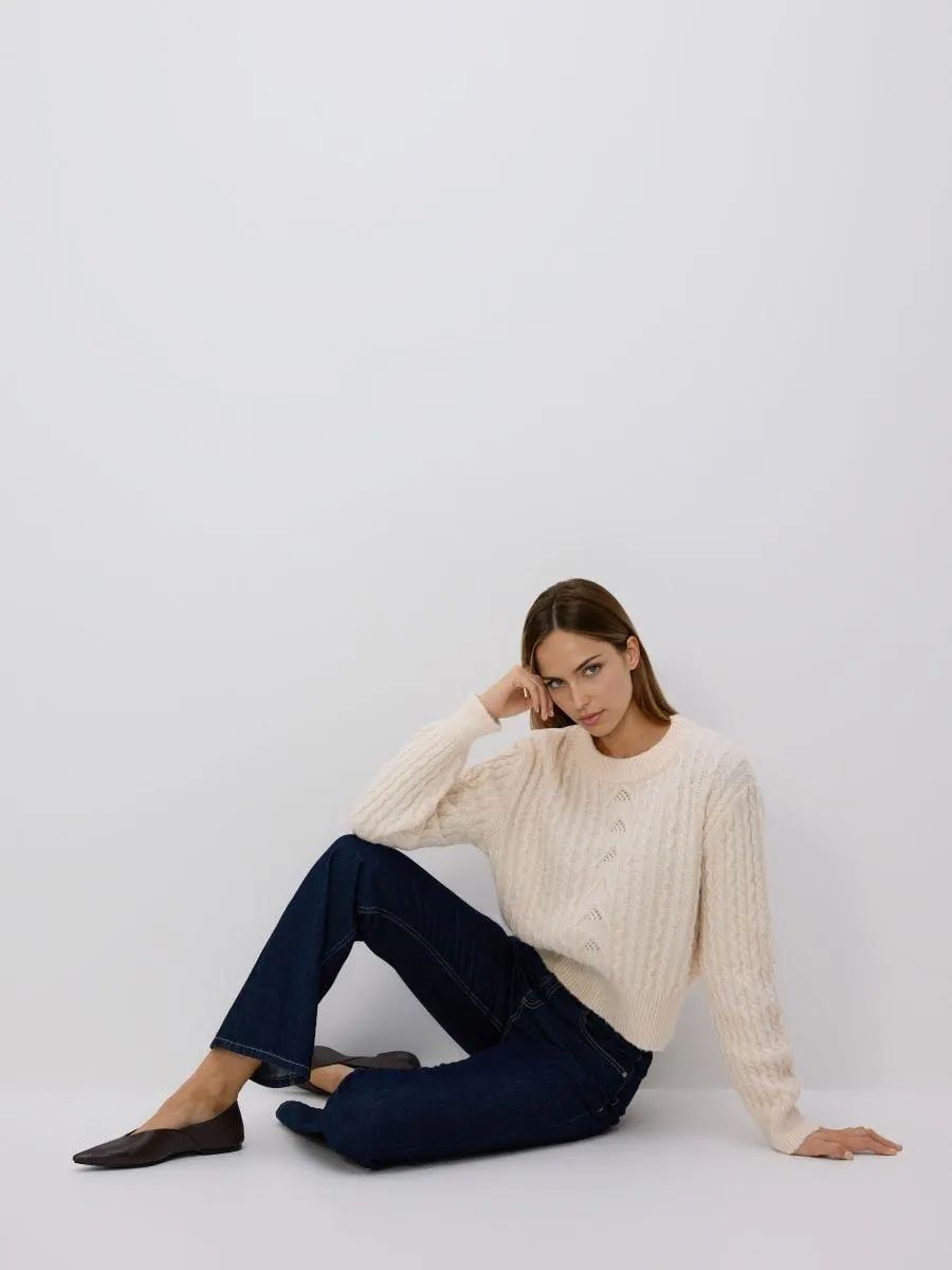 Svetr z dekorativního úpletu