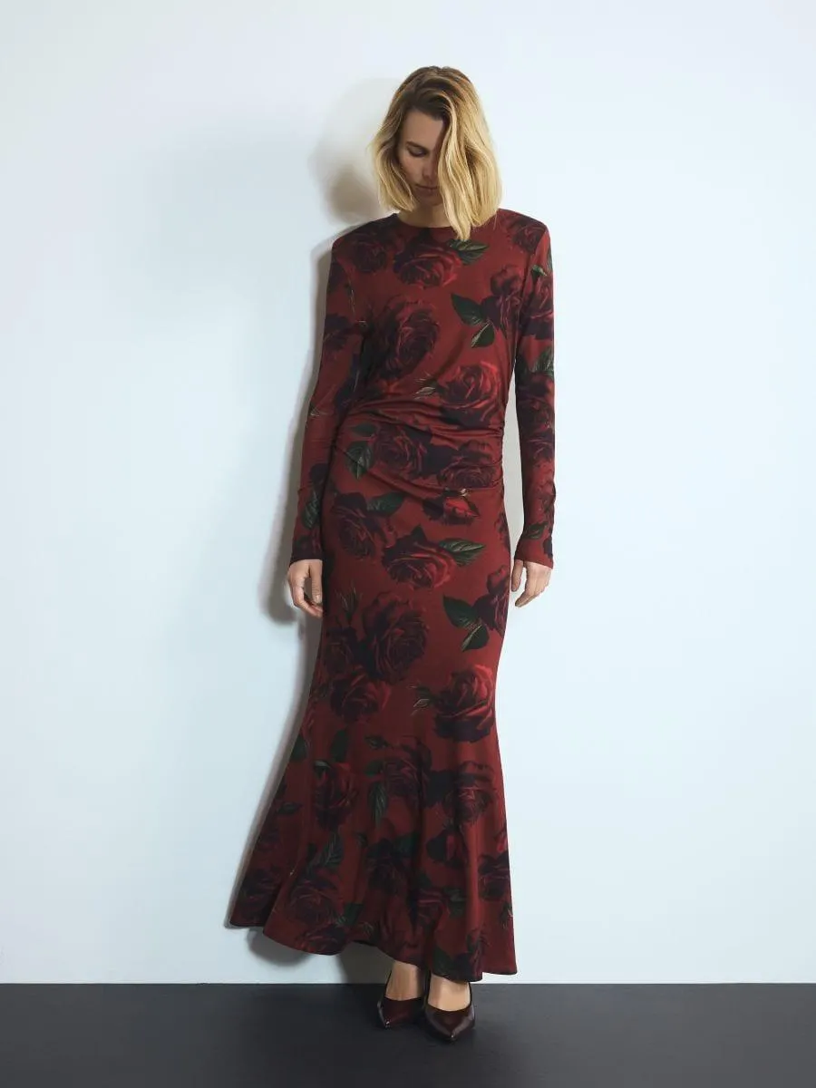 Šaty s růžovým potiskem