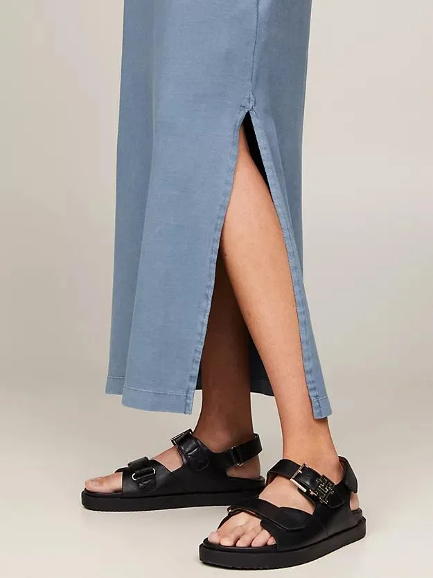 Ärmelloses Polokleid mit V-Ausschnitt