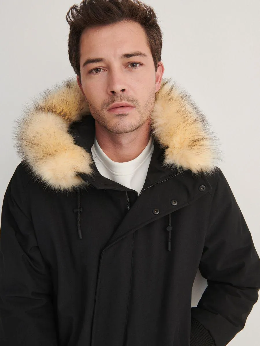 Geacă scurtă cu glugă