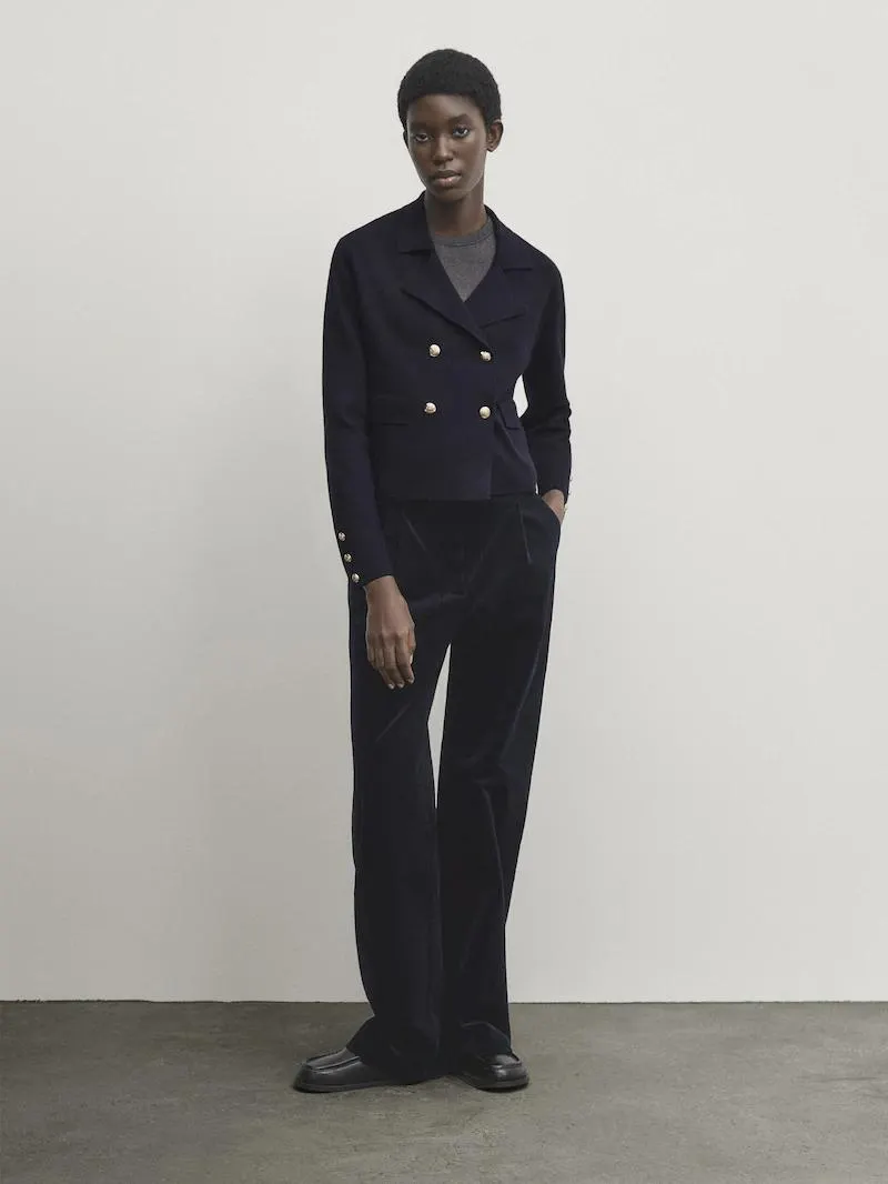 Úpletový blejzr s dvouřadým zapínáním na zlaté knoflíky