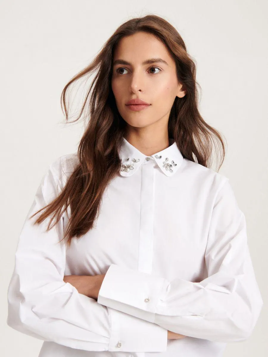 Košile s ozdobným límcem