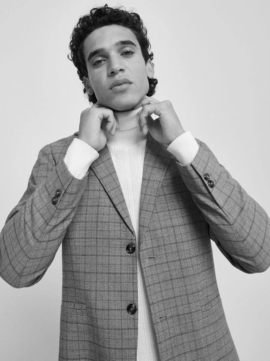 Rolák pletený v copánkovém vzoru