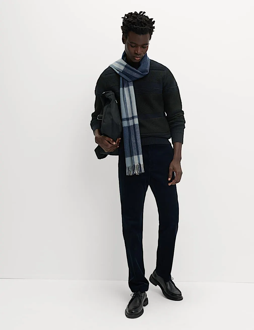 Texturovaný svetr s kulatým výstřihem s vlnou