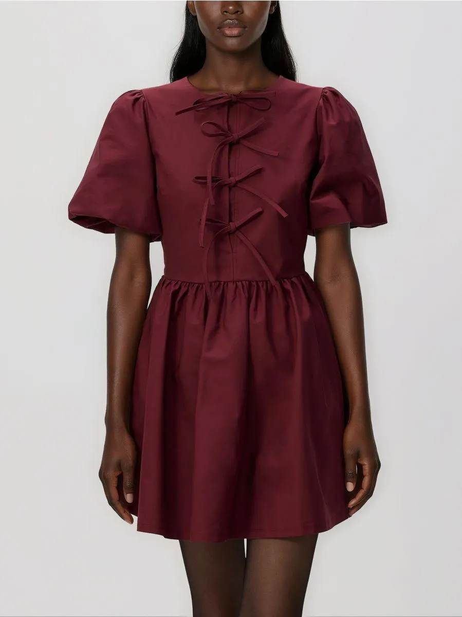 Mini šaty s vázáním