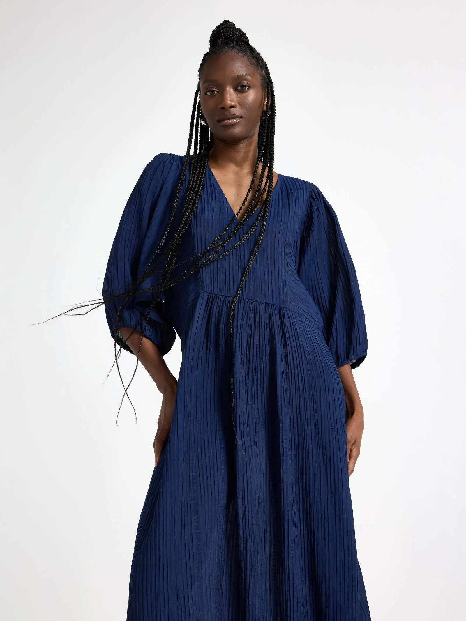 Mačkané midi šaty