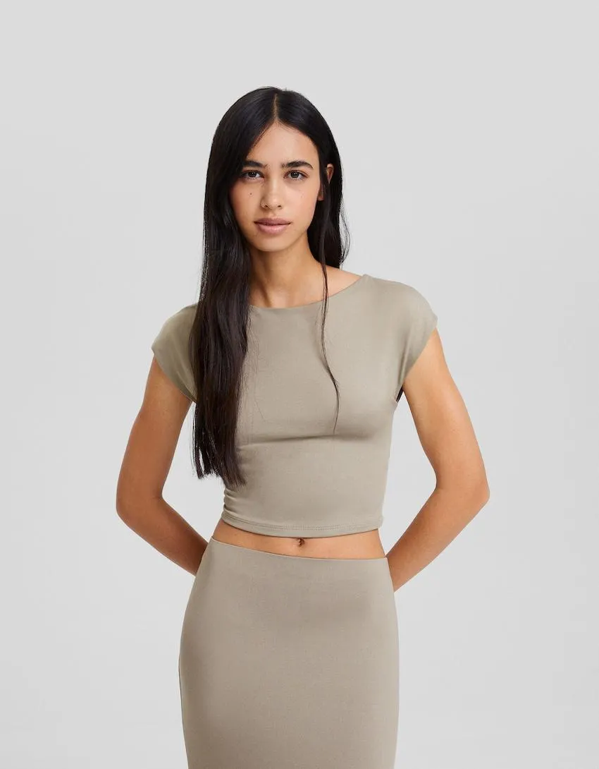 Tričko z nylonové směsi, s krátkými rukávy a odhalenými zády