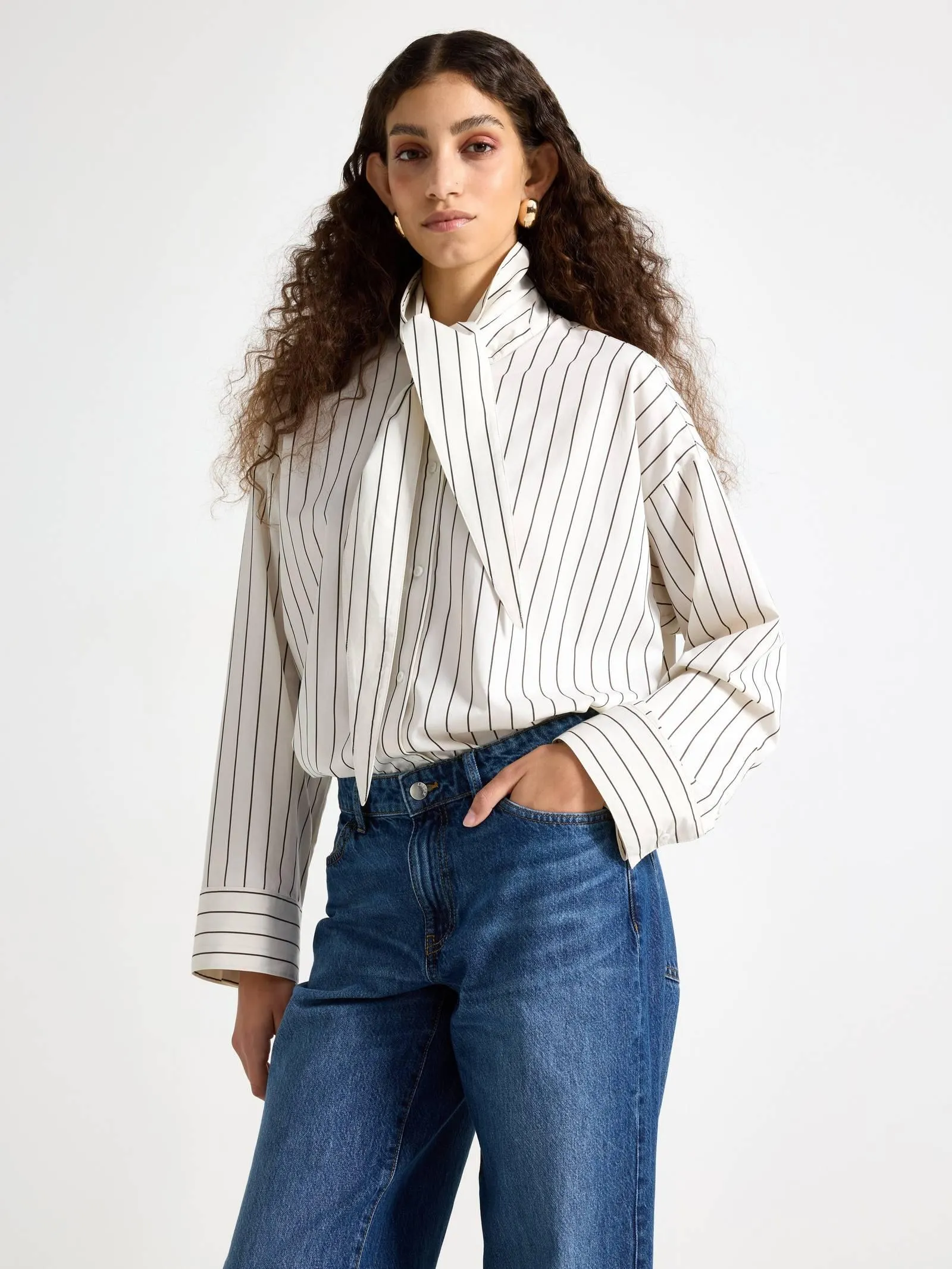 Košile se zavazováním na krku