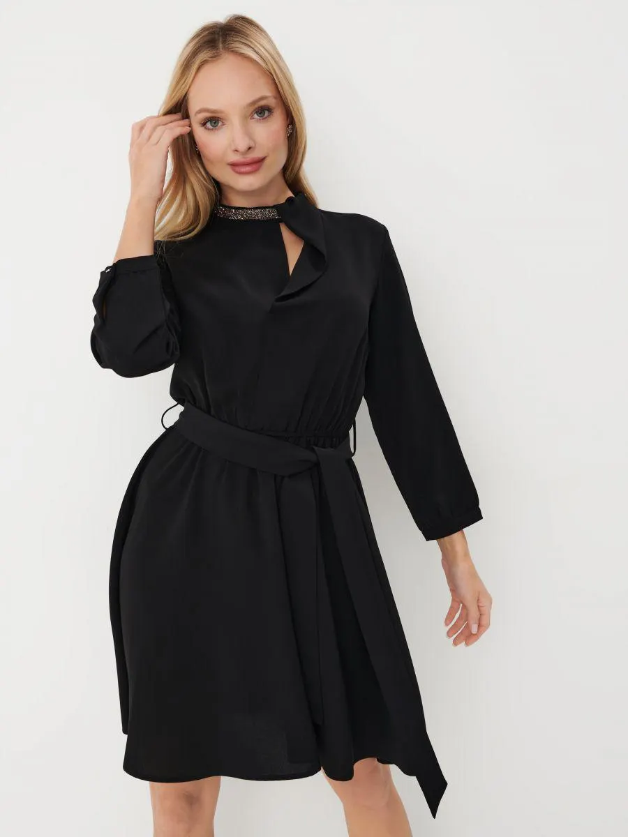 Mini šaty se zavazováním