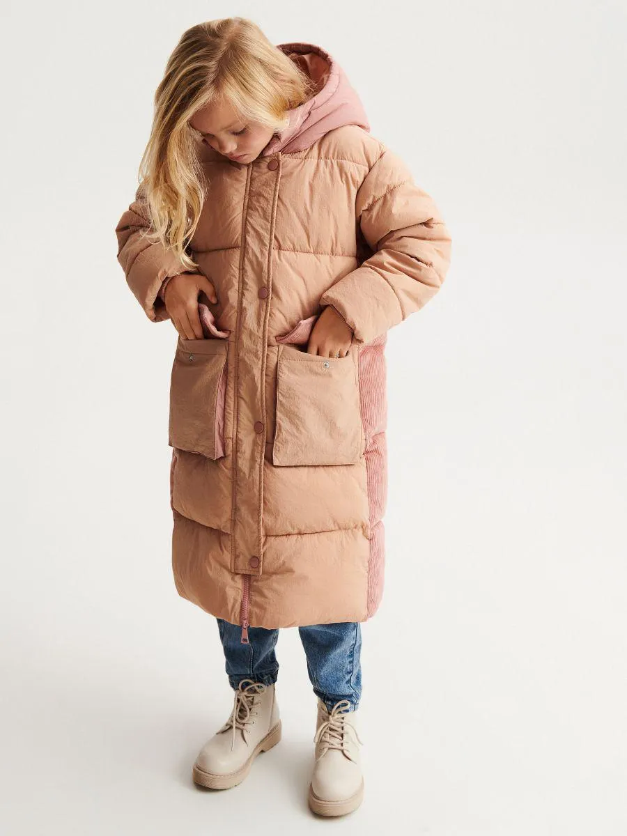 Prošívaný kabát s kapucí