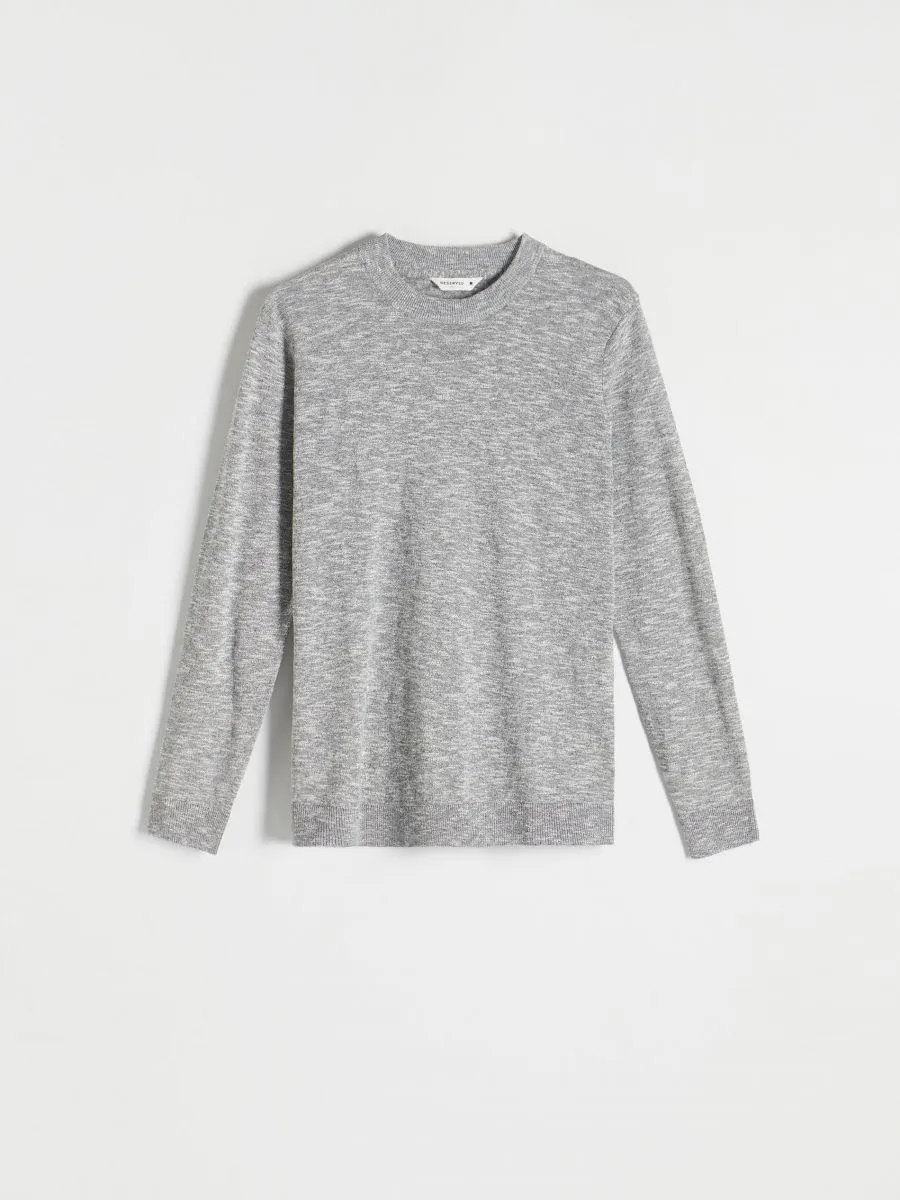 Svetr s vysokým podílem lnu