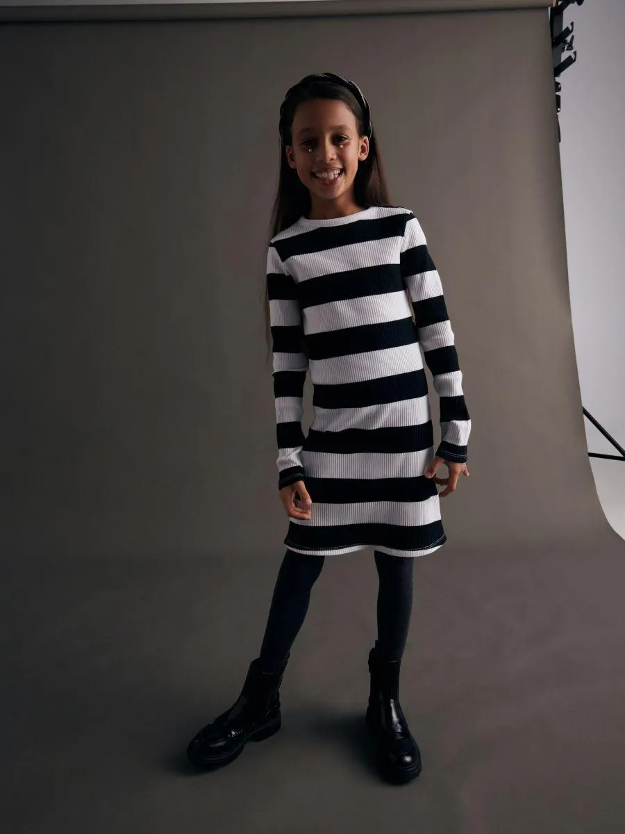 Pruhované pleteninové šaty