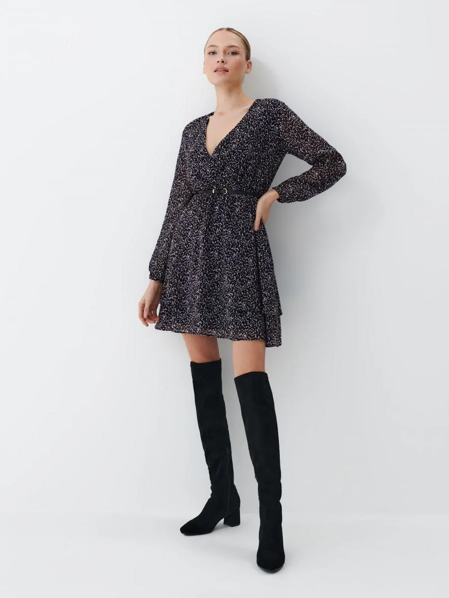 Šaty s obálkovým výstřihem