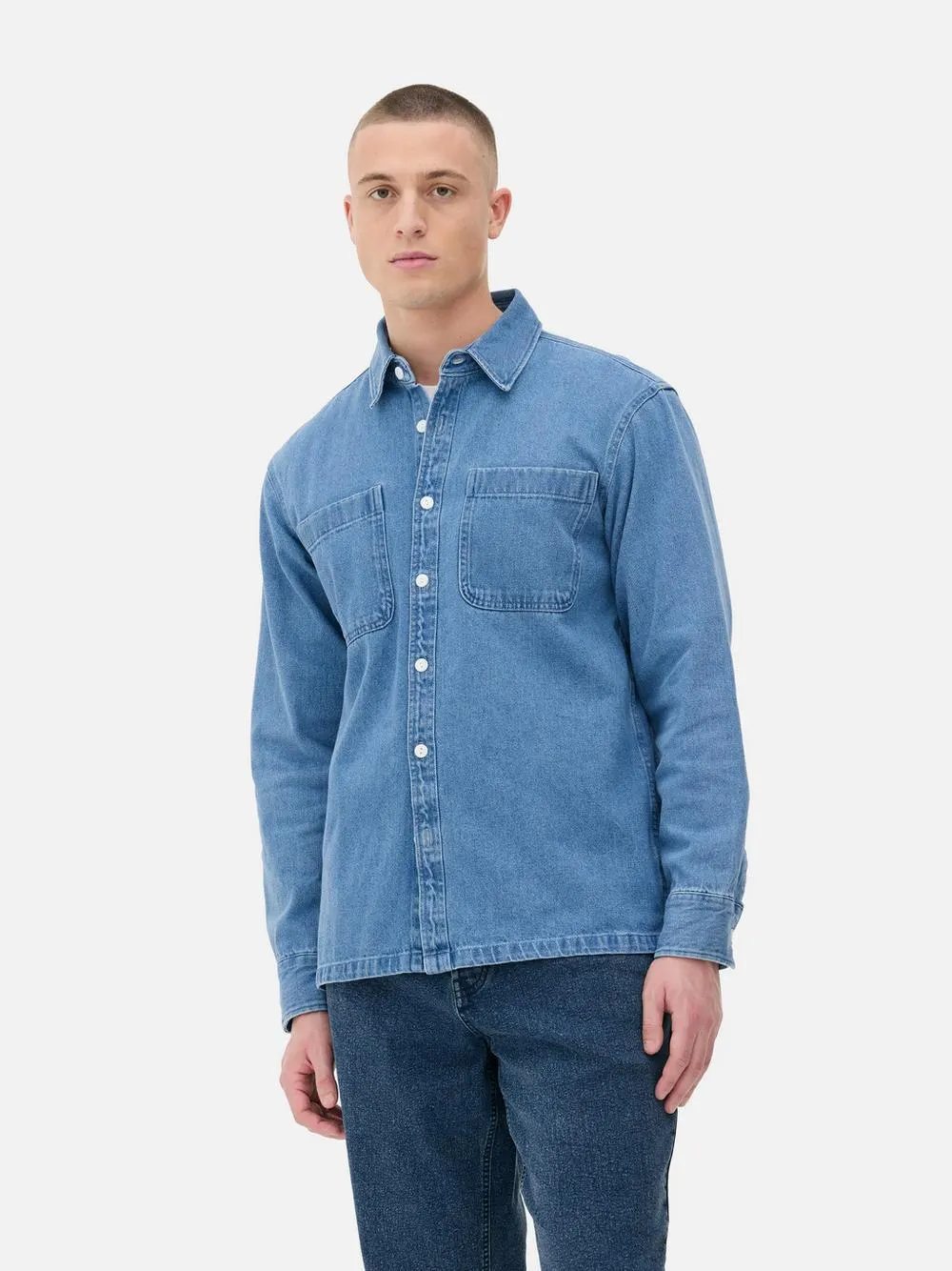 Overhemd van spijkerstof met knopen
