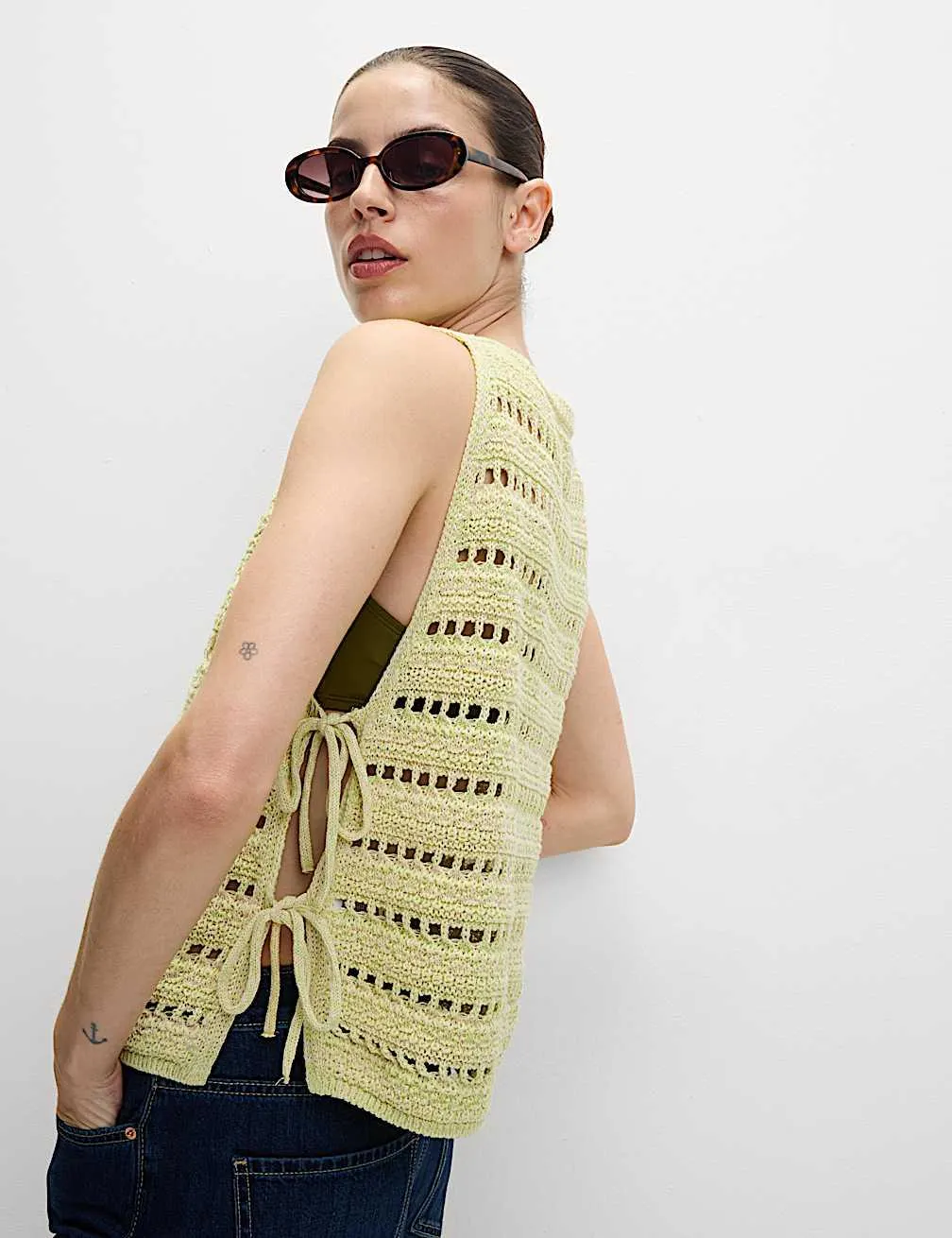 Texturovaná vesta úzkého střihu s vysokým podílem bavlny