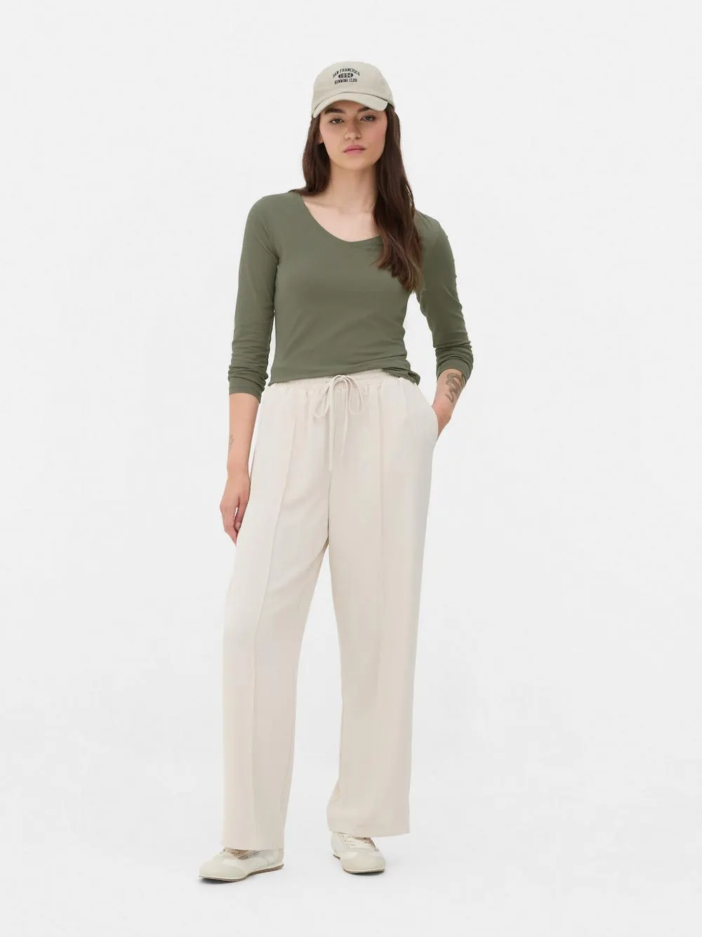 Tričko s dlouhým rukávem a výstřihem do V