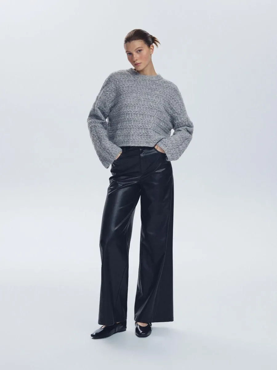 Svetr z dekorativního úpletu