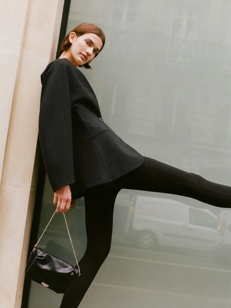 Kabelka s ozdobným řetízkem