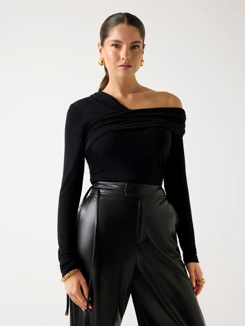 Top de mezcla de lana un hombro al aire Marciano