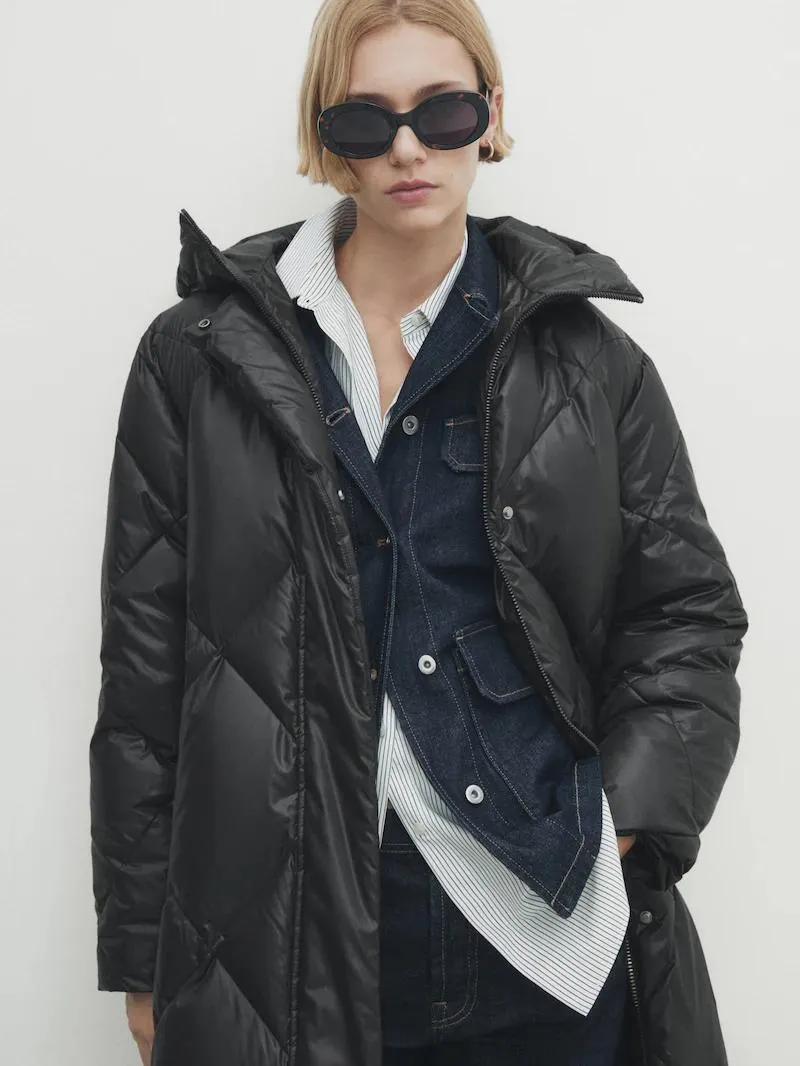 Dlouhá bunda s kosočtverci a výplní z prachového a klasického peří