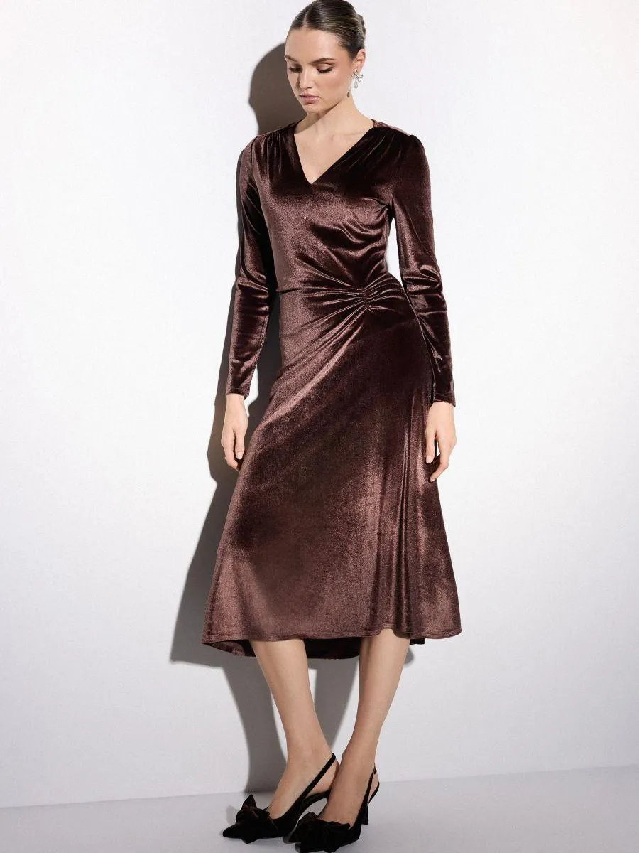 Velurové midi šaty