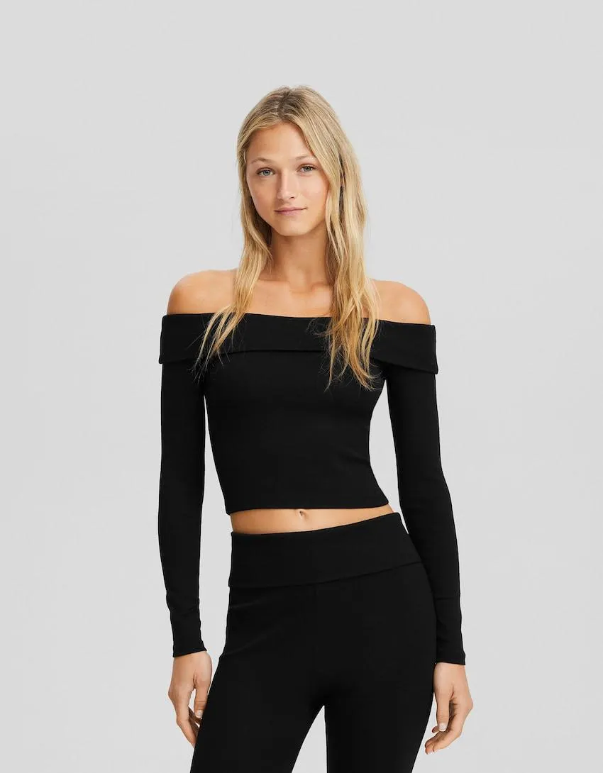 Tričko s výstřihem přes ramena a dlouhými rukávy