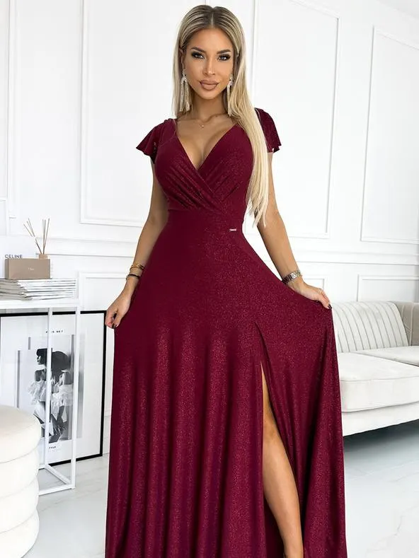 Třpytivé dlouhé šaty s výstřihem - Vínová barva Numoco CRYSTAL