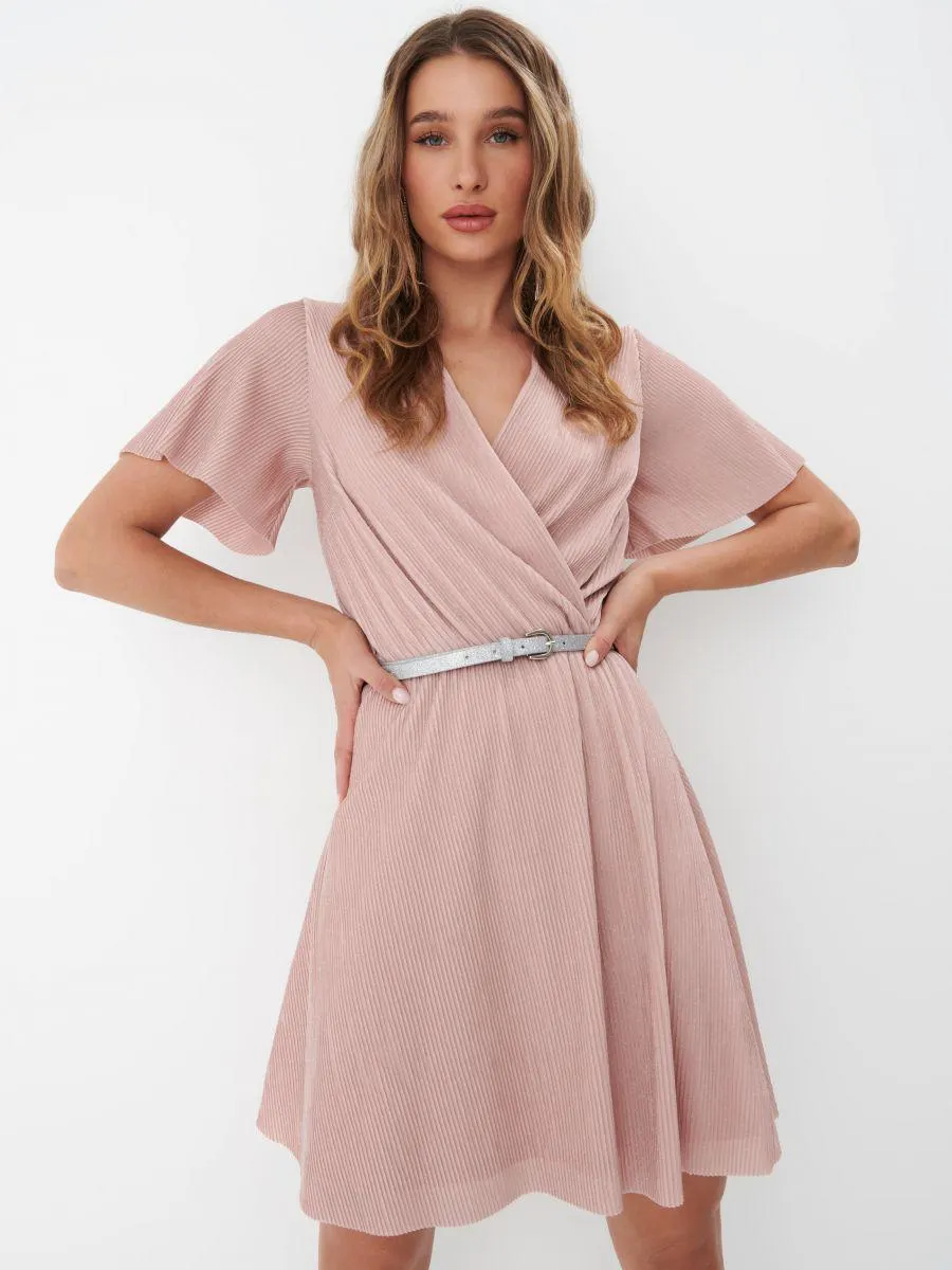 Šaty s metalickou nití