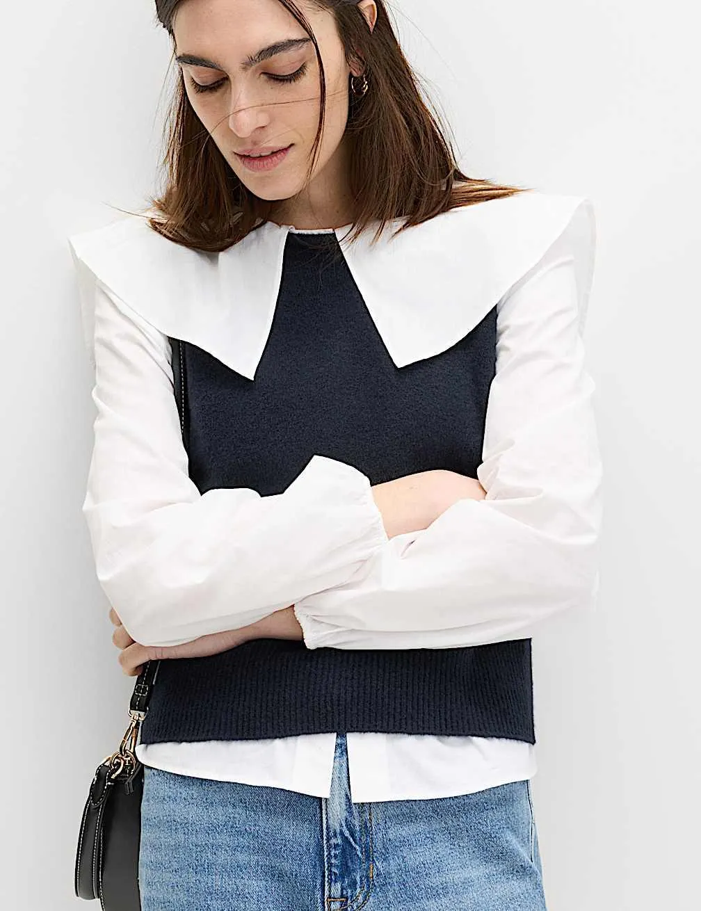 Pletená vesta s výstřihem ke krku, s bavlnou