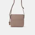 Minimalistická dámská kabelka se zlatými prvky