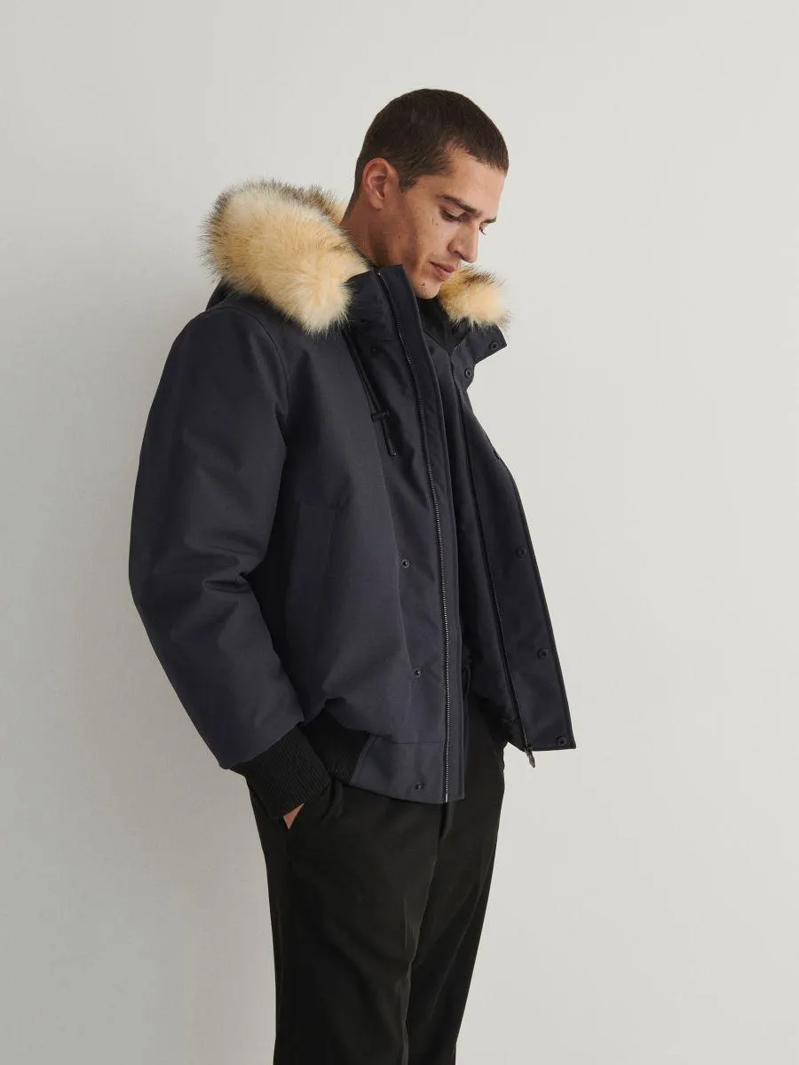 Geacă scurtă cu glugă