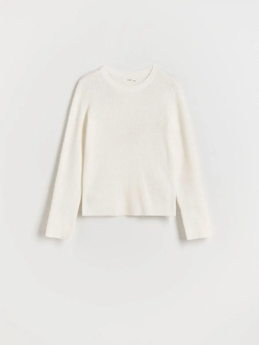 Svetr z žebrovaného úpletu s vysokým podílem viskózy