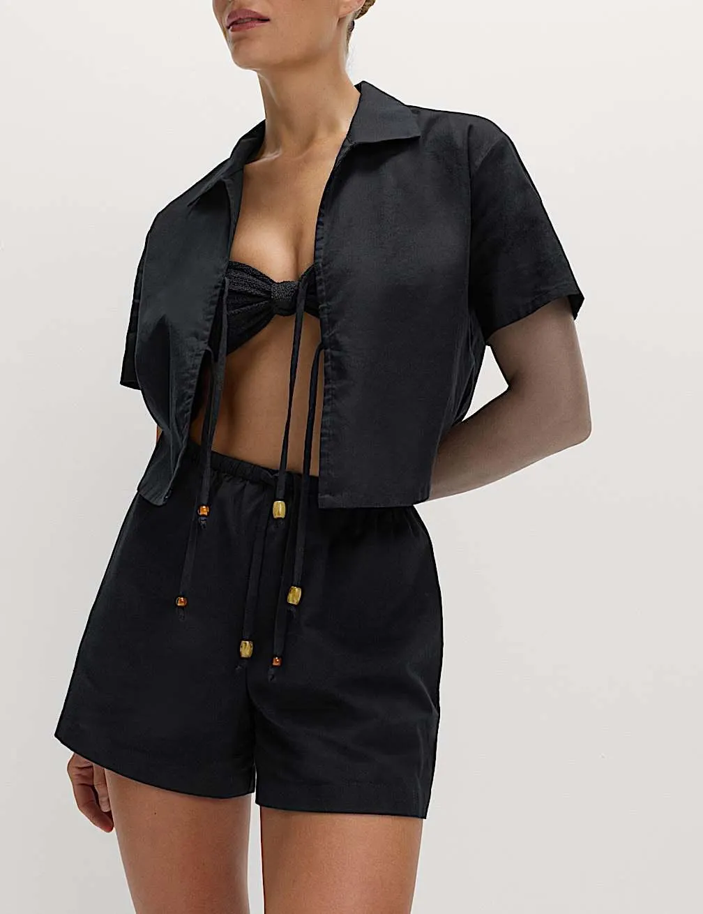 Plážové šortky s vysokým podílem bavlny a korálky