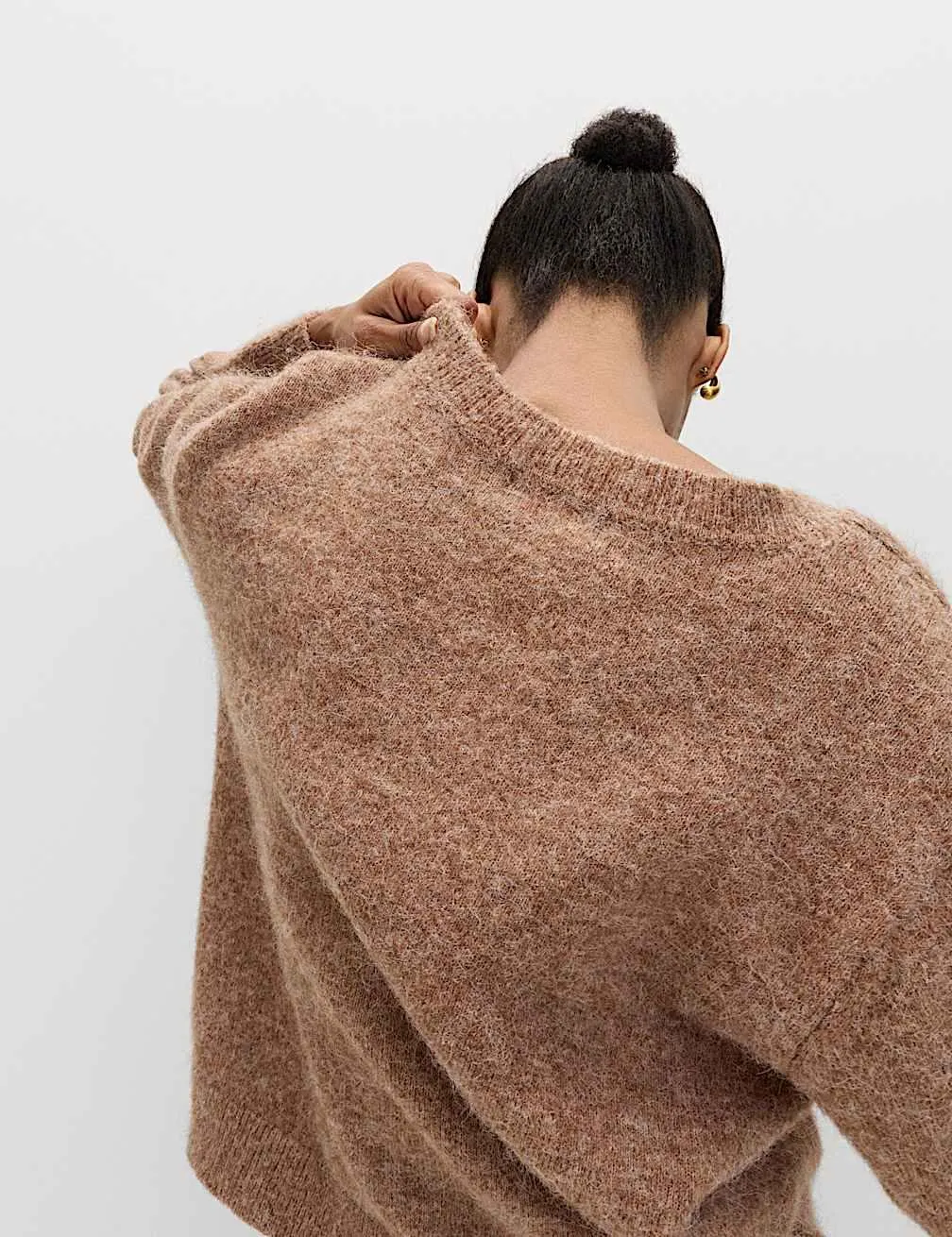 Volný svetr s příměsí vlny a výstřihem do V