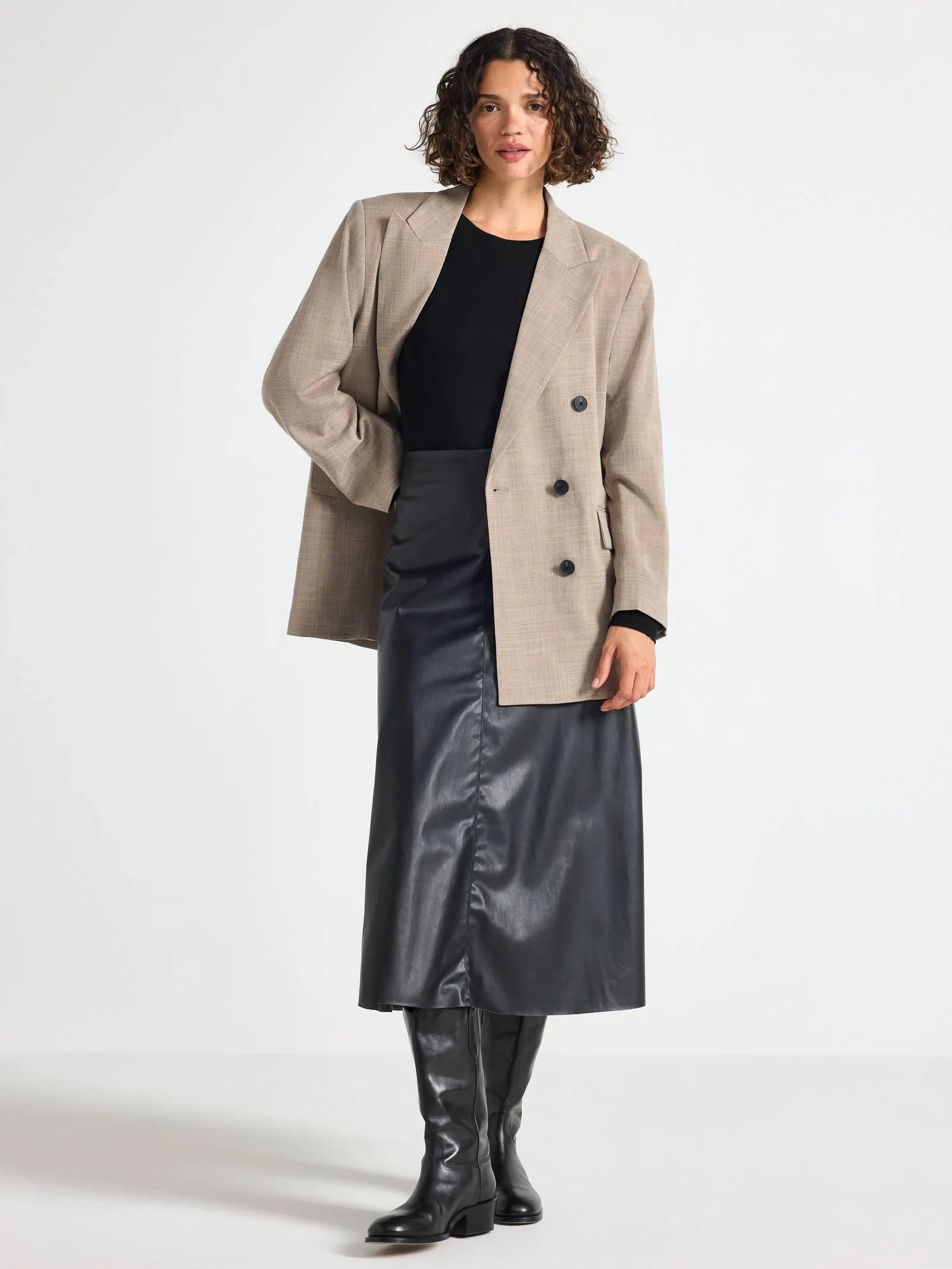 Zvonová midi sukně z imitace kůže