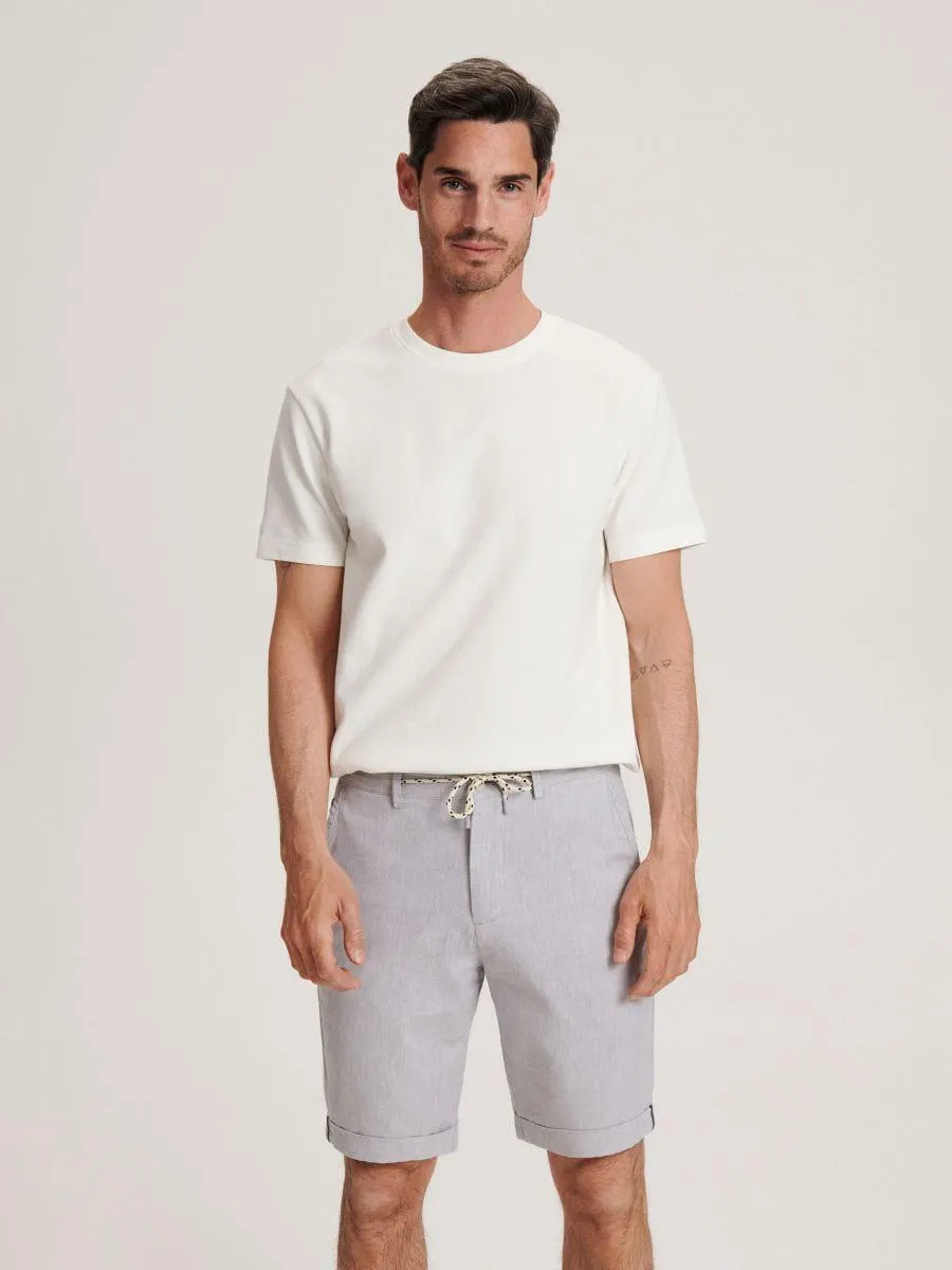 Kraťasy chino s vysokým podílem lnu