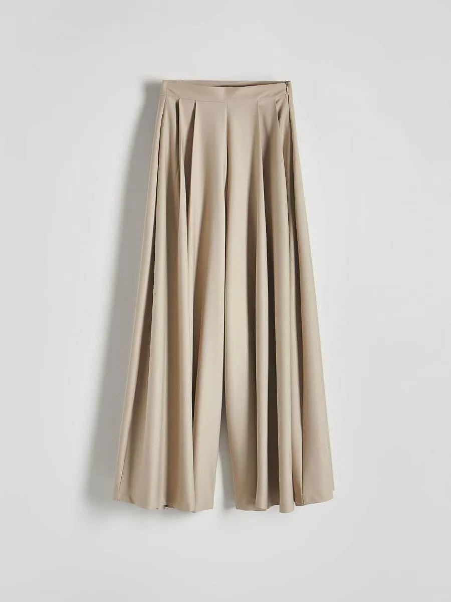 Volné kalhoty se záložkami