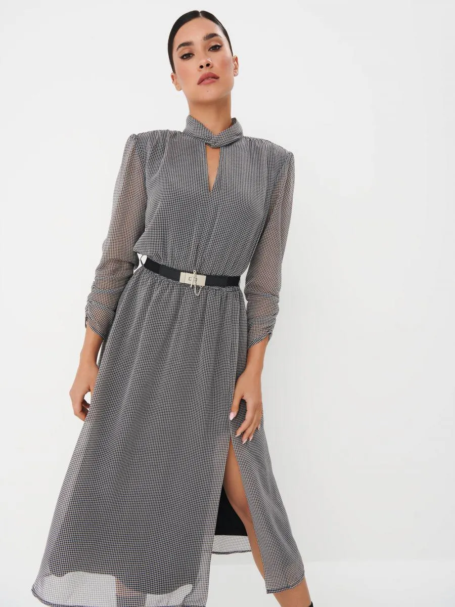 Pepitové midi šaty