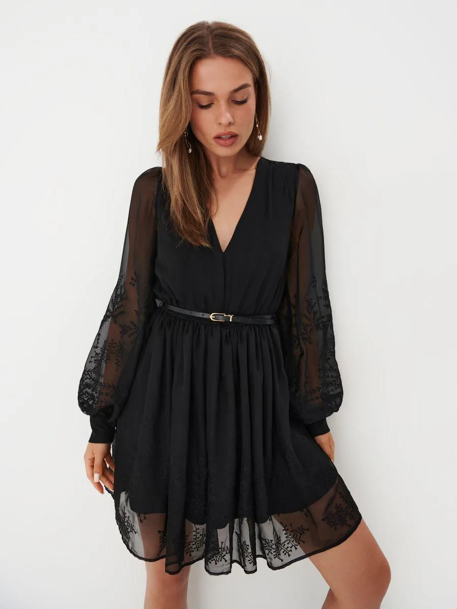 šaty s balonovými rukávy