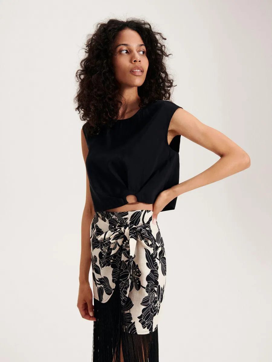 Halenka se zdobením u výstřihu