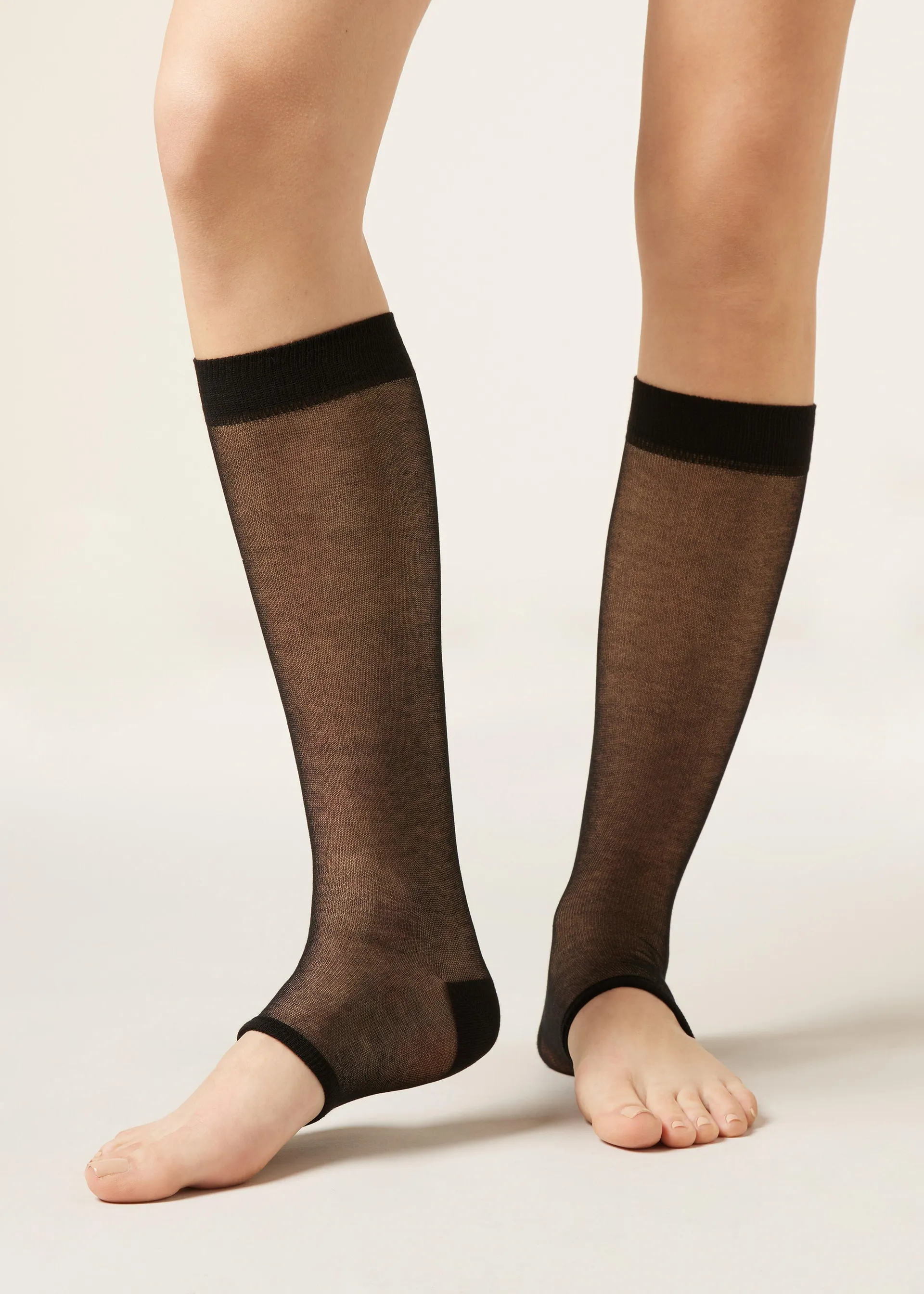 Otevřené vysoké ponožky