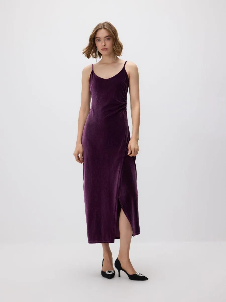 Maxi šaty s asymetrickým rozparkem