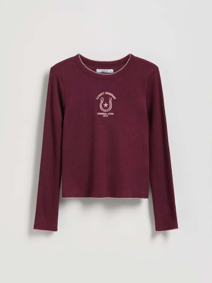 Tričko s ozdobnou výšivkou