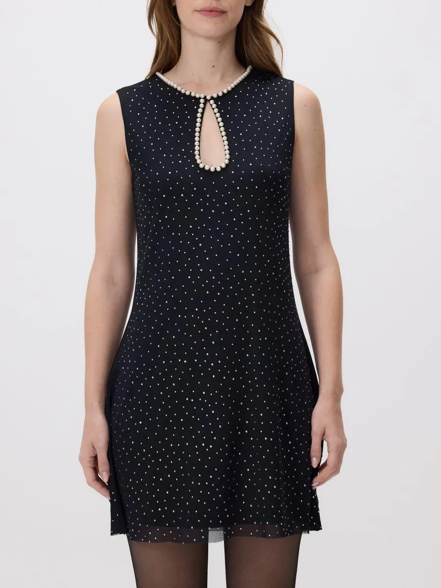 Minišaty s dekorativními detaily