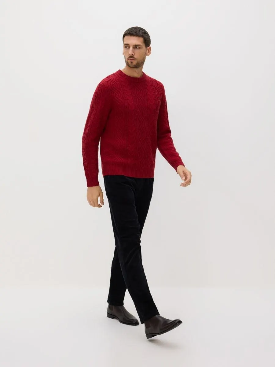 Vlněný svetr s copánkovým vzorem