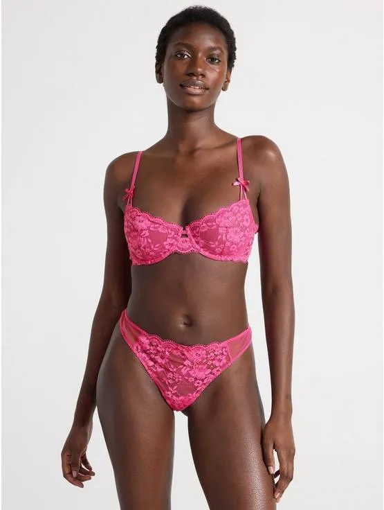 Stringtruse i blonde