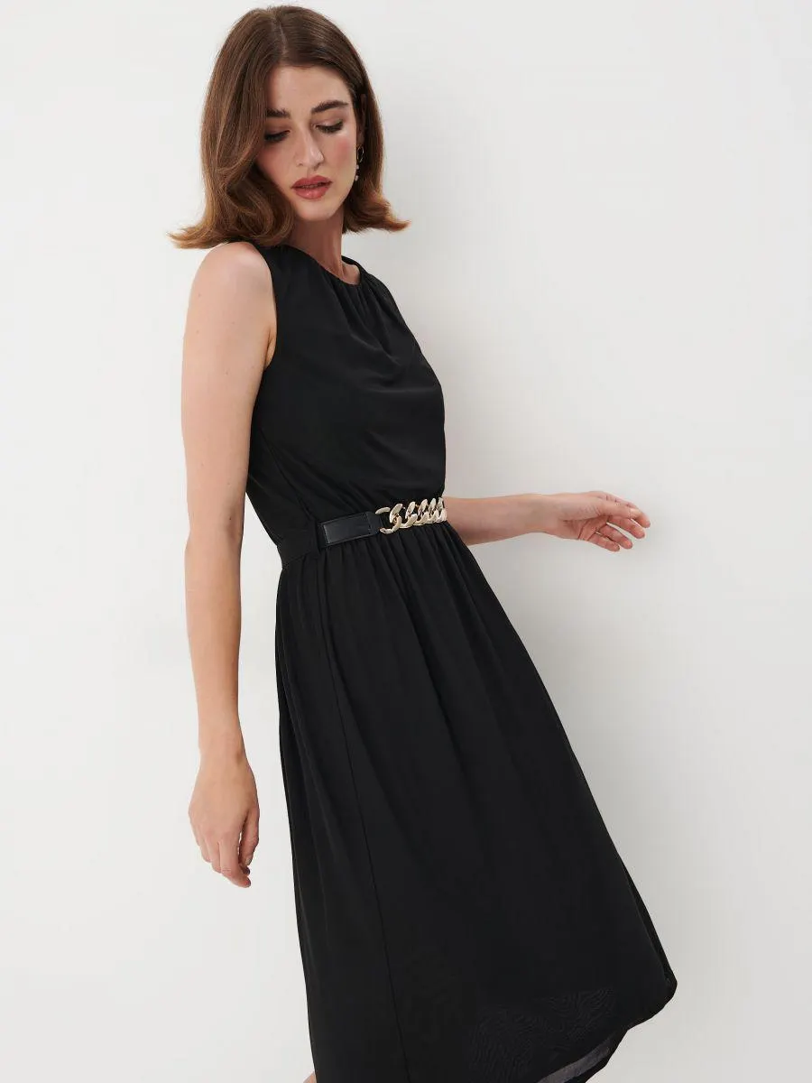 Dámské šaty s páskem