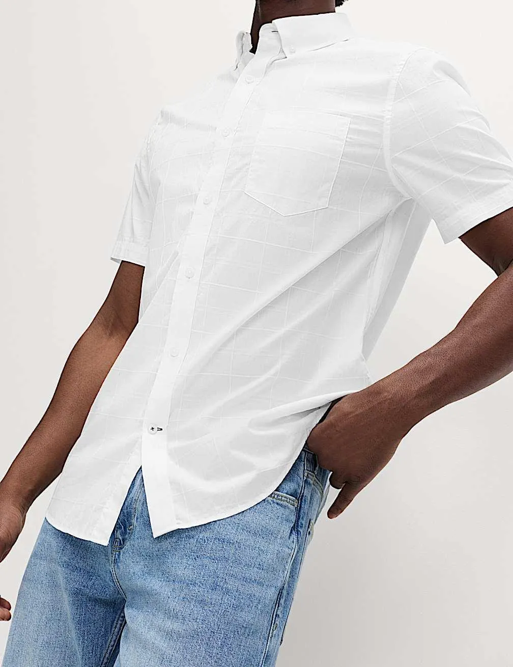 Kostkovaná košile normálního střihu z čisté bavlny, s krátkými rukávy a nežehlivou úpravou