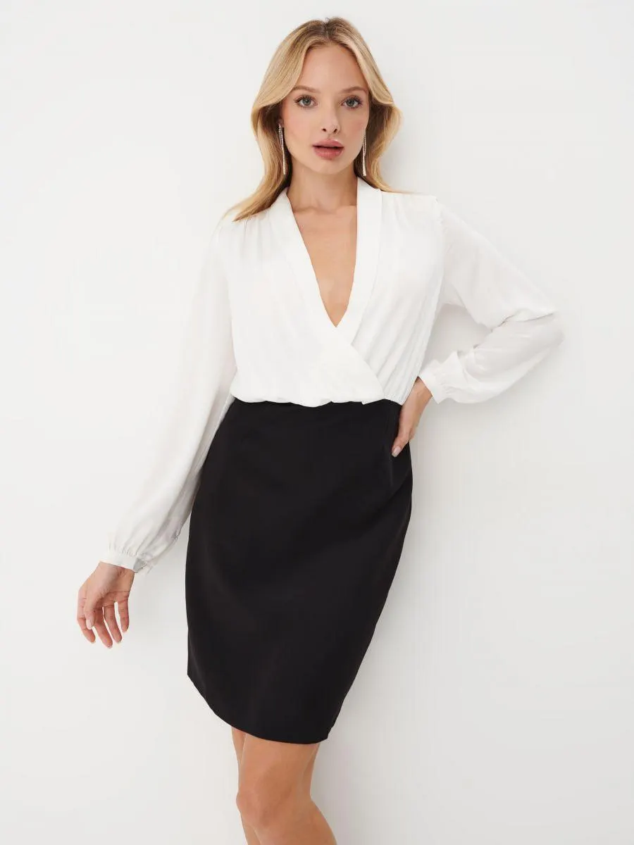 Mini šaty z kombinovaných materiálů